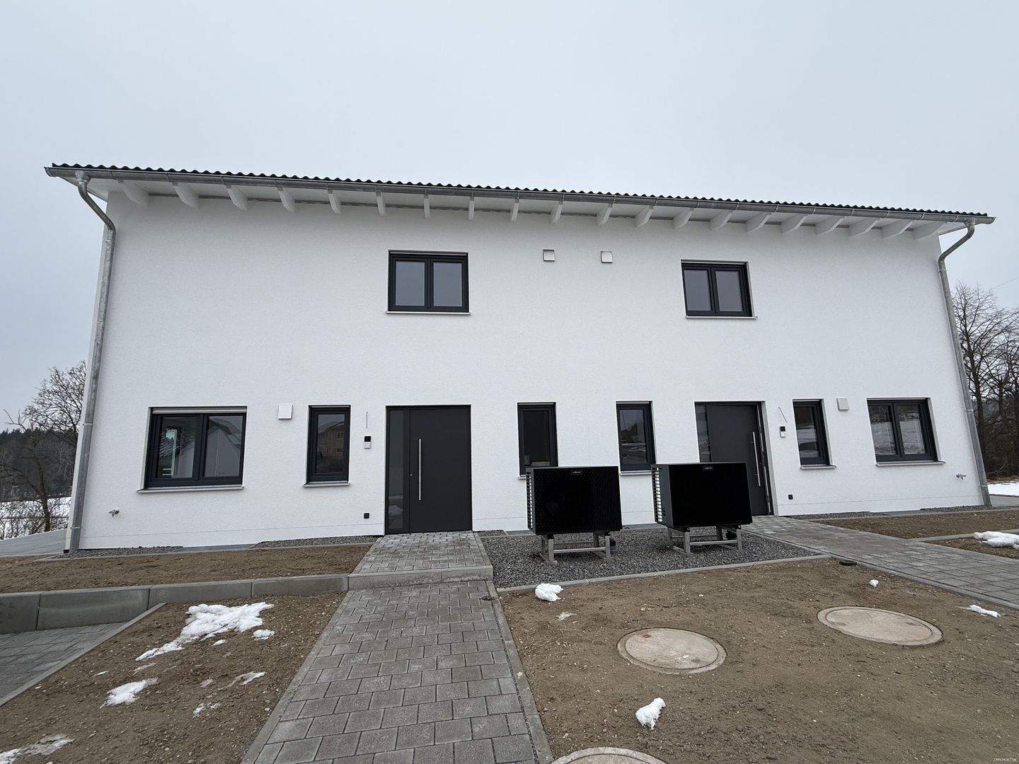 Immobilie in Irchenrieth - Einziehen und wohlfühlen: Stressfreier Erstbezug in einer großzügigen Neubau-Doppelhaushälfte mit ELW, Photovoltaikanlage u.v.m. Perfekt für Familien  - Bild 3