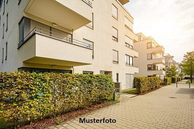 Mehrfamilienhaus zum Kauf Zwangsversteigerung 529.000 € 8 Zimmer 228 m² 645 m² Grundstück Nordweststadt - Alter Flugplatz Karlsruhe 76187