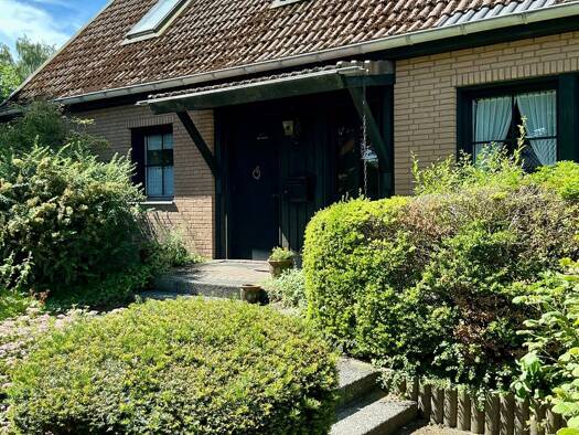 Einfamilienhaus zum Kauf 359.000 € 7 Zimmer 164,8 m² 776 m² Grundstück frei ab 01.10.2026 Bad Bramstedt 24576