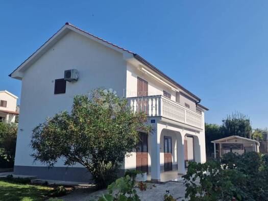 Haus zum Kauf 15 Zimmer 200 m² Baska Baska