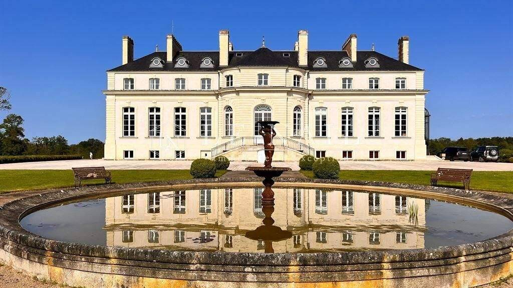 Haus zum Kauf 12.900.000 € 1.000 m² 1.280.000 m² Grundstück Agglomeration Nort-sur-Erdre 44390