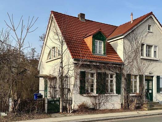 Doppelhaushälfte zum Kauf 99.000 € 4 Zimmer 90 m² 418 m² Grundstück frei ab sofort Leuna 06237