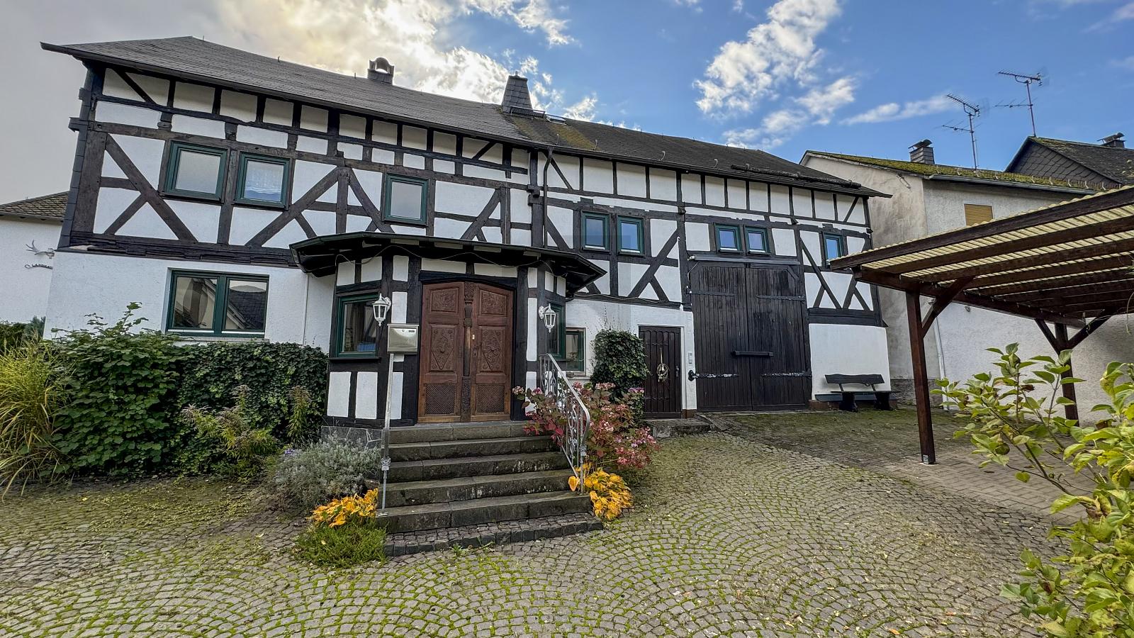 Einfamilienhaus zum Kauf 189.000 € 6 Zimmer 175 m²<br/>Wohnfläche 329 m²<br/>Grundstück Holzhausen Greifenstein 35753