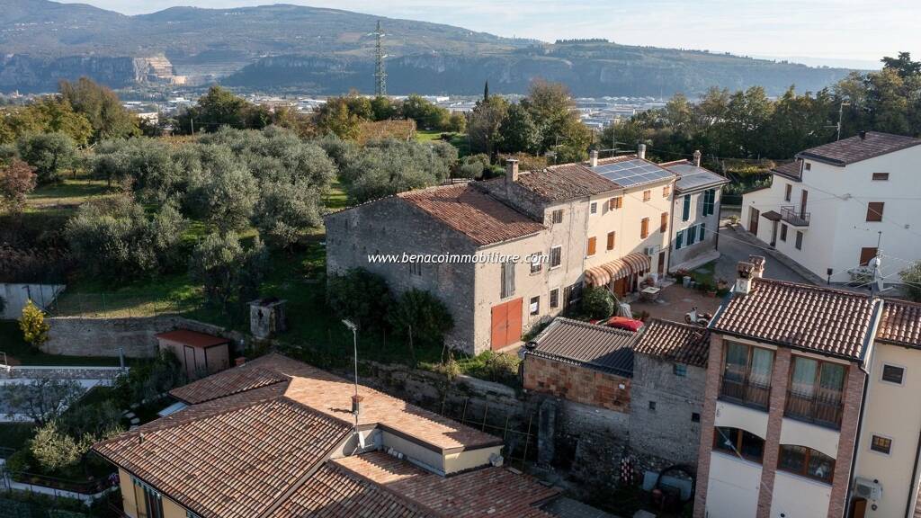 Rustico zum Kauf 420.000 € 8 Zimmer 295 m² 2.000 m² Grundstück frei ab sofort via Fiumi Cavaion Veronese 37010