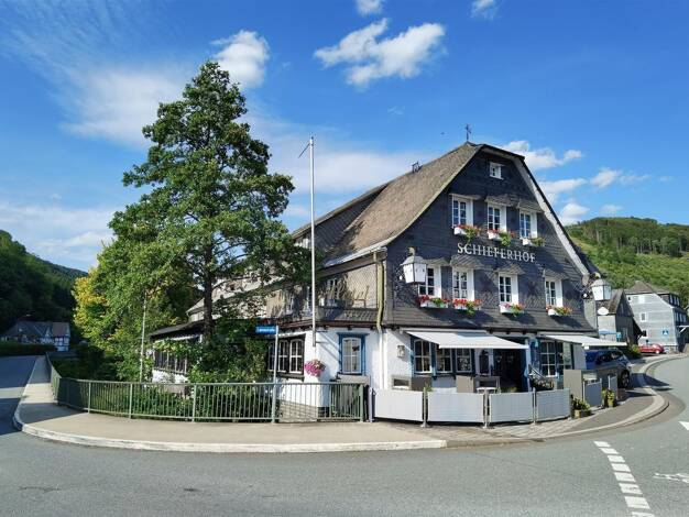 Hotel zum Kauf 995.000 € 1.704 m² Grundstück Oberkirchen Schmallenberg 57392