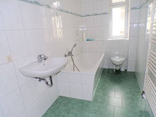 Wohnung zur Miete 415 € 3 Zimmer 71 m² 1. Geschoss frei ab sofort Werdau Werdau 08412