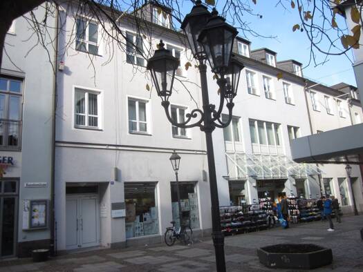 Wohnung zur Miete 650 € 3 Zimmer 141 m² Geschoss 2/4 frei ab 01.05.2026 Karolinenstraße 52 Innenstadt Hof 95028