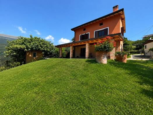 Villa zum Kauf 715.000 € 6 Zimmer 231 m² 1.000 m² Grundstück frei ab sofort Caprino Veronese 37013