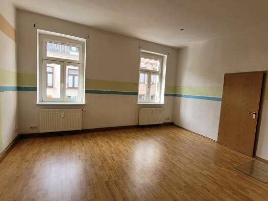 Wohnung zur Miete 250 € 2 Zimmer 57 m² 1. Geschoss frei ab sofort Weinholdstraße 23 Reichenbach 08468