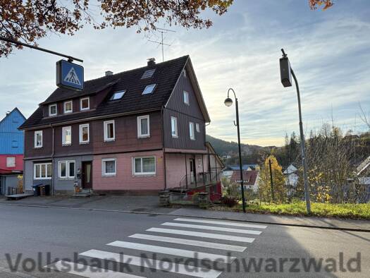 Doppelhaushälfte zum Kauf 139.000 € 6 Zimmer 106,8 m² 331 m² Grundstück Glatten 72293