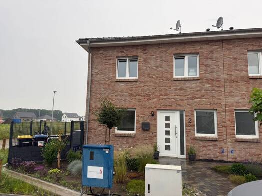 Doppelhaushälfte zur Miete 1.500 € 6 Zimmer 135 m² 300 m² Grundstück frei ab 01.12.2026 Südwinsen Winsen (Aller) 29308