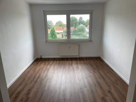 Wohnung zur Miete 409 € 3 Zimmer 59 m² Geschoss 2/2 frei ab sofort Niemberger Straße 3 Oppin Landsberg 06188