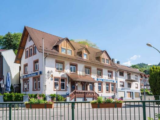 Gewerbeobjekt zum Kauf als Kapitalanlage geeignet 850.000 € 26 Zimmer 1.115 m² 2.376 m² Grundstück Neusatz Bühl 77815