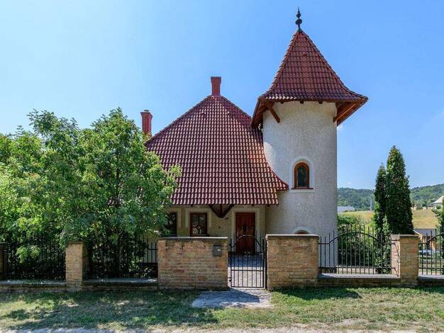 Villa zum Kauf 645.000 € 290 m² 1.470 m² Grundstück frei ab sofort mogyorós utca Balatongörök 8313