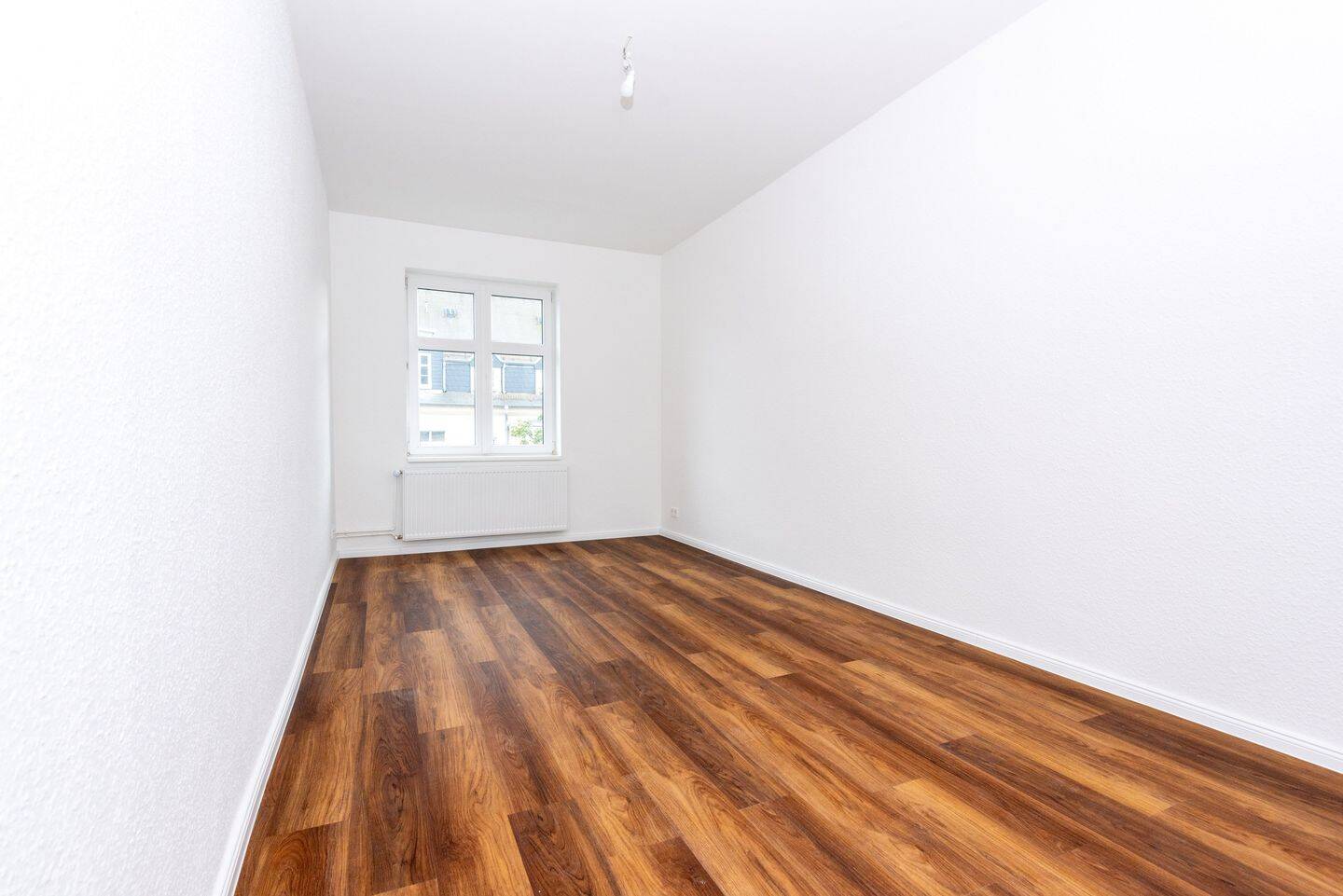 **FRISCH RENOVIERTE 2-RAUM-WOHNUNG - zentrumsnahes Wohnen im Grünen** – Frankenberger Straße 77, 9131 Chemnitz – Vorschaubild 3