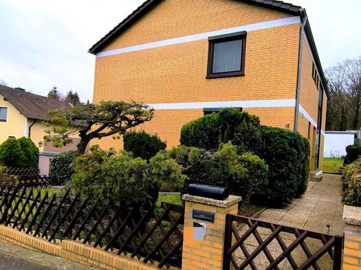 Mehrfamilienhaus zum Kauf 435.000 € 6 Zimmer 180 m² 650 m² Grundstück frei ab sofort Altgarbsen Garbsen 30823