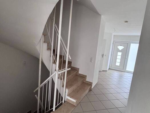 Doppelhaushälfte zur Miete 1.580 € 6 Zimmer 174 m² 210 m² Grundstück frei ab 01.10.2026 Neulußheim 68809