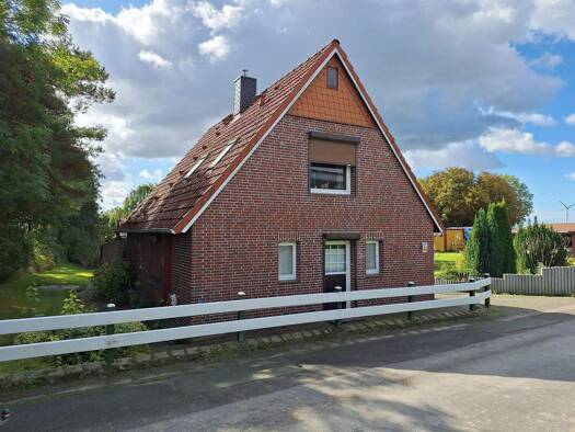 Haus zum Kauf 149.000 € 3 Zimmer 111 m² 944 m² Grundstück frei ab sofort Trennewurth 25693