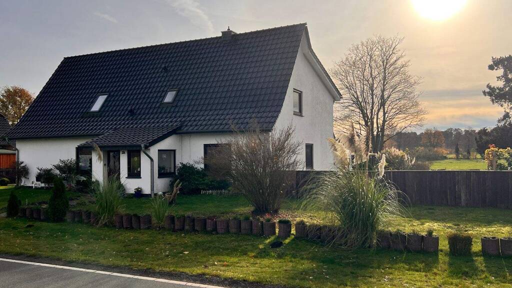 Mehrfamilienhaus zum Kauf 375.000 € 7 Zimmer 218 m² 1.850 m² Grundstück frei ab 01.03.2026 Harrendorf Hagen im Bremischen 27628