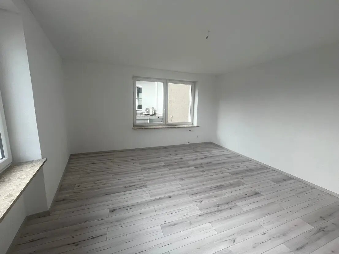 Wohnung zum Kauf 159.000 € 3 Zimmer 118 m²<br/>Wohnfläche 2.<br/>Geschoss Bitscher Straße 1a Südliches Stadtgebiet - Kirchberg - Nord Pirmasens 66953