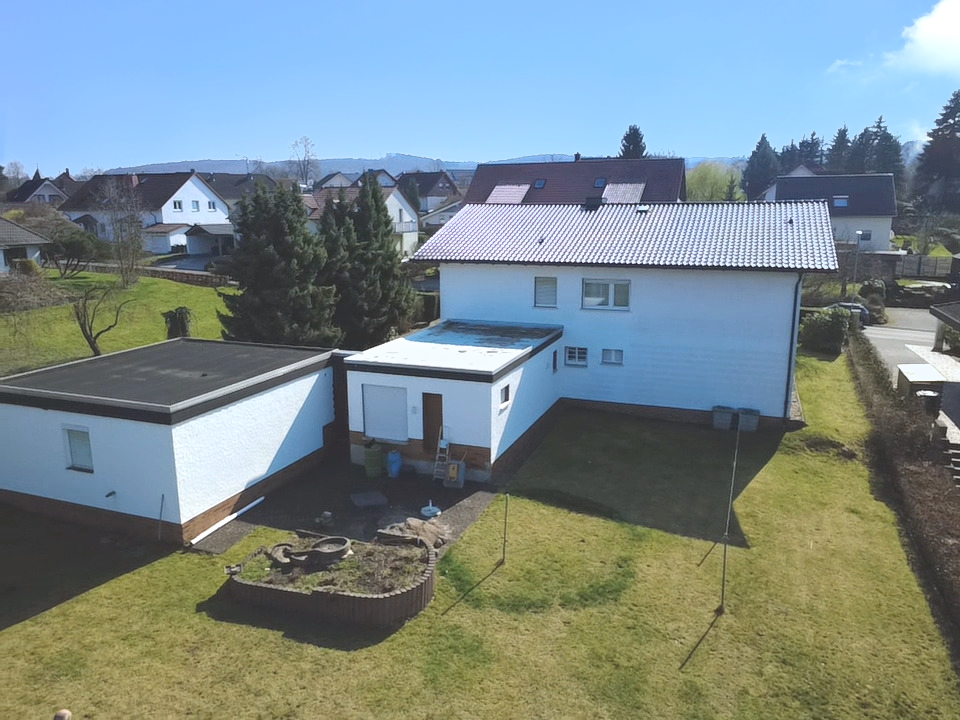 Immobilie in Ebsdorfergrund - Freiraum zum Leben - großes Zweifamilienhaus mit viel Garten! - Bild 1