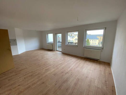 Wohnung zur Miete 556 € 3 Zimmer 107 m² Friedrich-Naumann-Straße 20 Greiz 07973