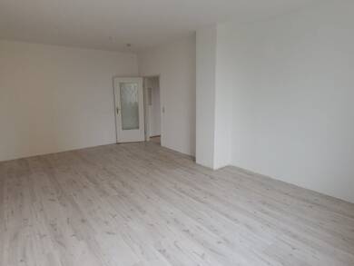 Wohnung zur Miete 550 € 3 Zimmer 90 m² frei ab sofort Eisfelder Straße 34 Neustadt Neustadt b.Coburg 96465