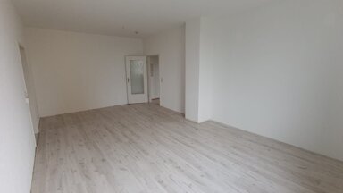 Wohnung zur Miete 750 € 3 Zimmer 90 m² frei ab sofort Eisfelder Straße 34 Neustadt Neustadt b.Coburg 96465