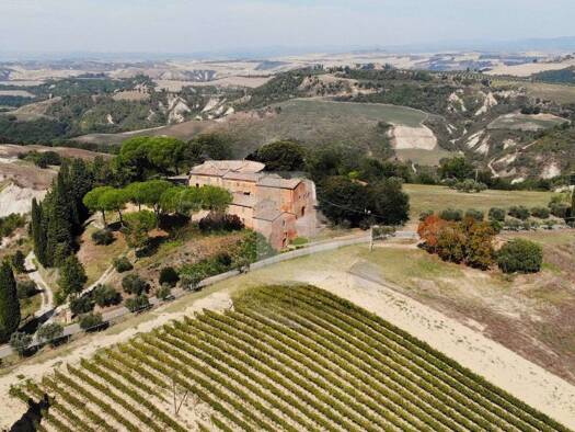 Bauernhaus zum Kauf 50 Zimmer 2.200 m² 750.000 m² Grundstück frei ab sofort Asciano