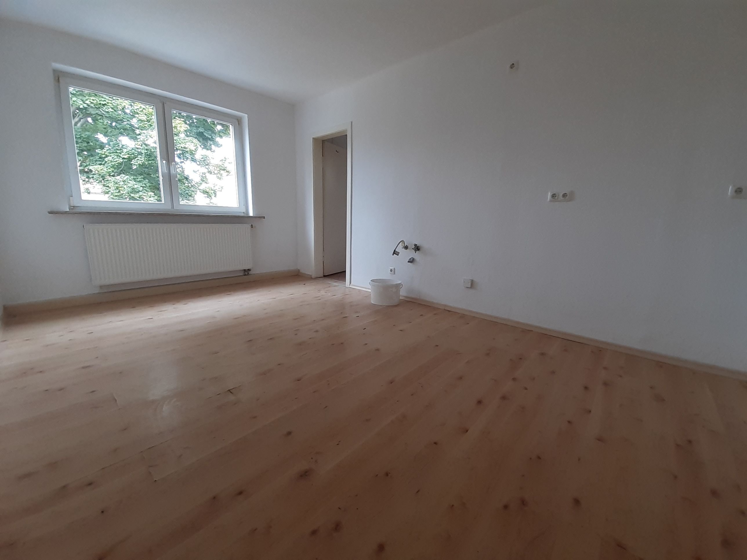 Wohnung zur Miete 350 € 2 Zimmer 60,8 m²<br/>Wohnfläche EG<br/>Geschoss 01.12.2024<br/>Verfügbarkeit Altenburger Straße 52 Meuselwitz Meuselwitz 04610