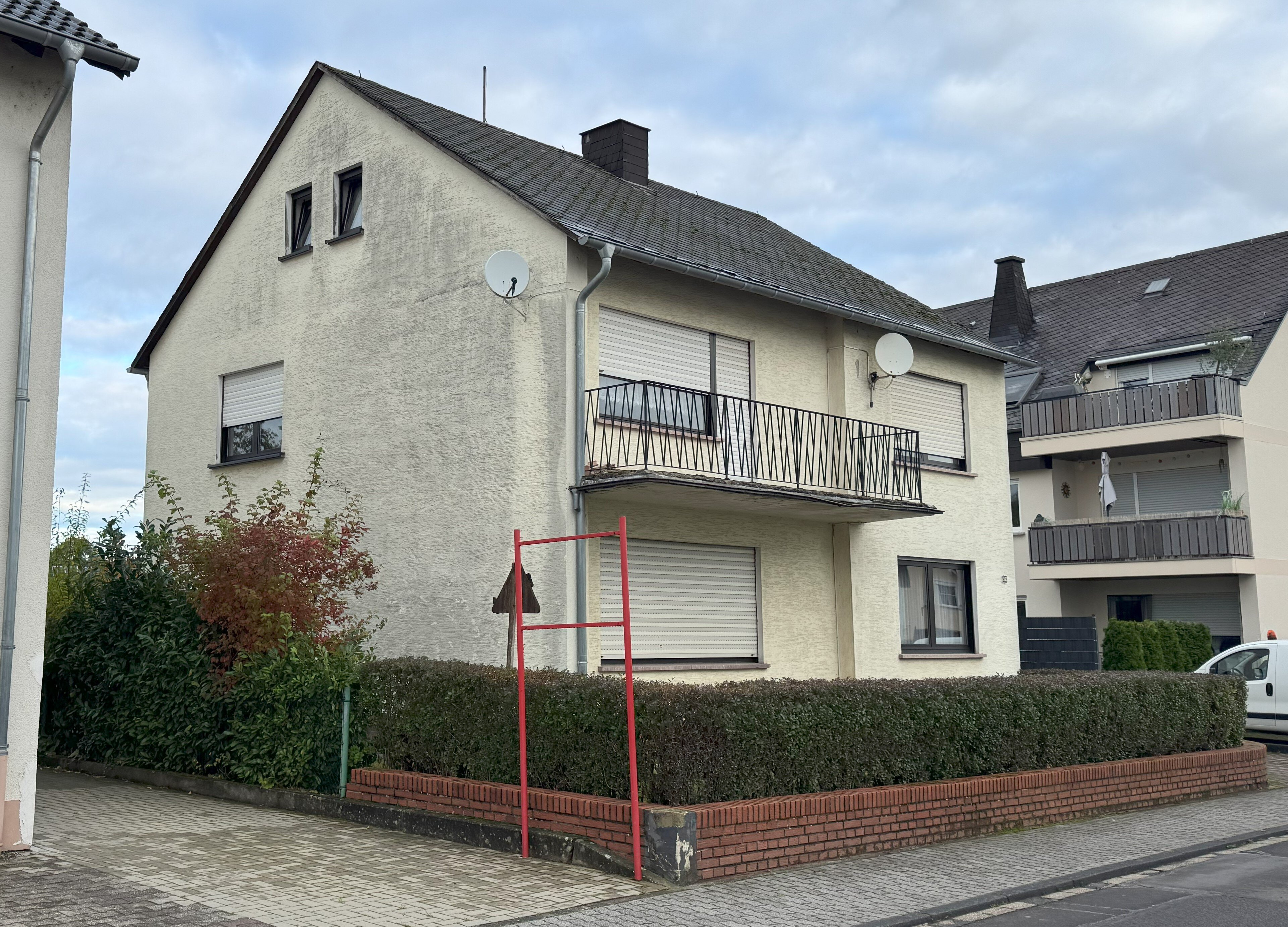 Mehrfamilienhaus zum Kauf provisionsfrei 325.000 € 9 Zimmer 180 m²<br/>Wohnfläche 600 m²<br/>Grundstück ab sofort<br/>Verfügbarkeit Schulstr. 23 Wengerohr Wittlich 54516