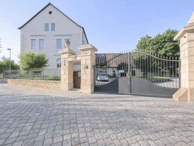 Mehrfamilienhaus zum Kauf 150.000 € 9 Zimmer 300 m² 7.258 m² Grundstück Loitsch Zeitz 06712