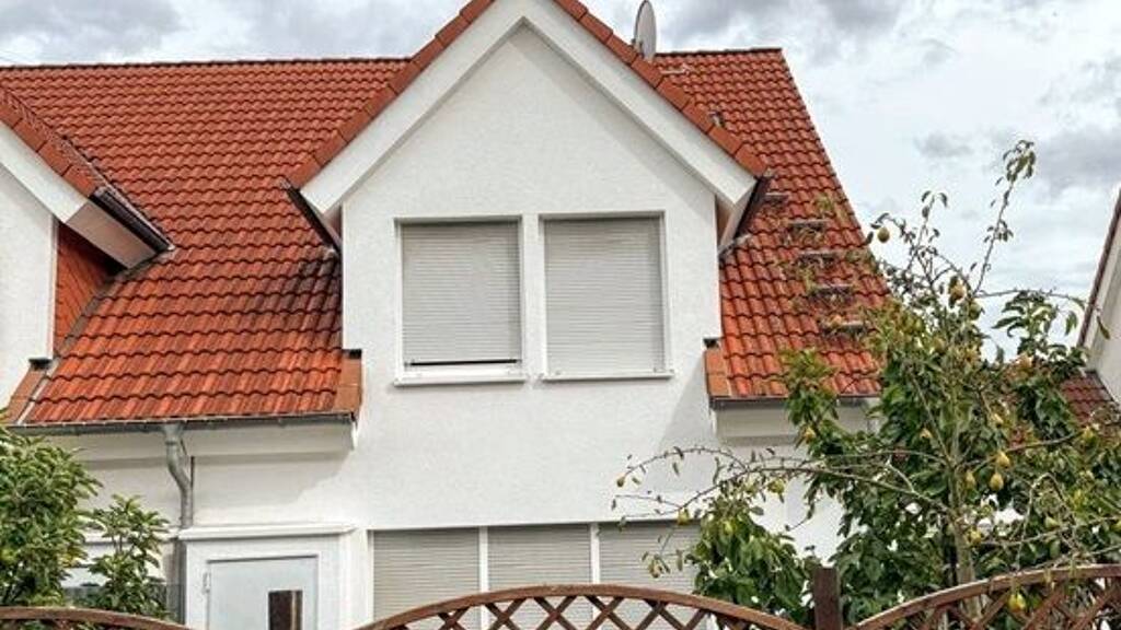 Haus zum Kauf 299.000 € 4 Zimmer 130 m² 200 m² Grundstück frei ab sofort Erich-Ollenhauer-Straße 103 Weddinghofen Bergkamen 59192