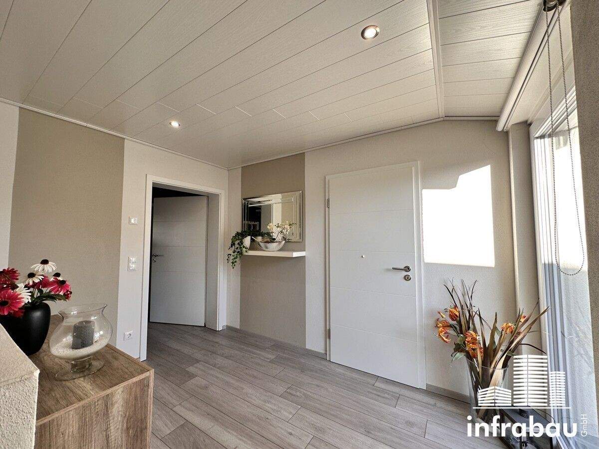 Immobilie in Fischach - Großzügige 3-ZKB mit Dachterrasse und Pool, inklusive moderner Küche! - Bild 3