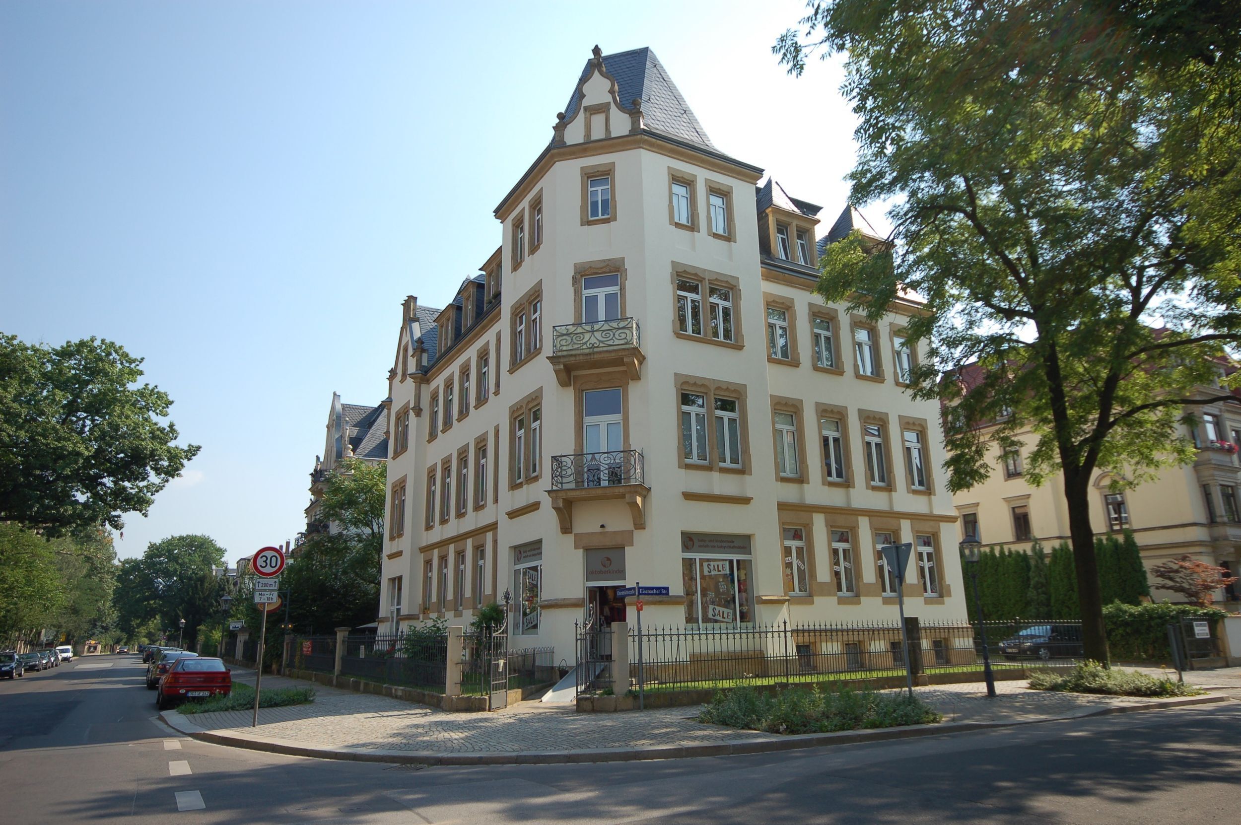 Wohnung zur Miete 490 € 2 Zimmer 56 m²<br/>Wohnfläche 4.<br/>Geschoss 01.12.2024<br/>Verfügbarkeit Dornblüthstr. 7 Striesen-Ost (Dornblüthstr.) Dresden 01227