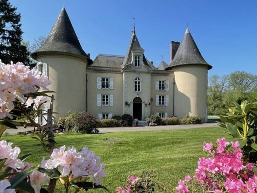 Haus zum Kauf 1.199.000 € 671 m² 22.678 m² Grundstück Saint-Hilaire-Bonneval 87260