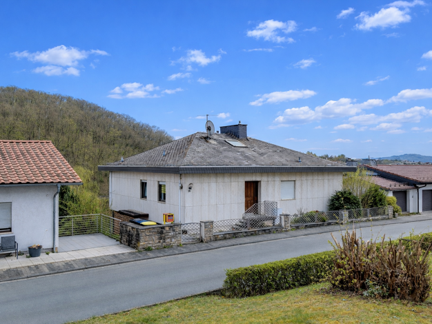 Einfamilienhaus zum Kauf 529.000 € 7 Zimmer 300 m² 823 m² Grundstück Aßlar 35614