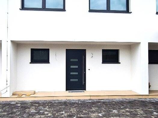 Reihenmittelhaus zum Kauf - Erstbezug 360.000 € 4 Zimmer 102 m² 192,8 m² Grundstück Neukirchen a. d. Enknach 5145