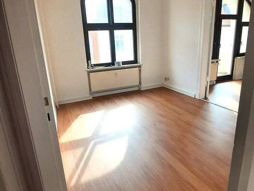 Wohnung zur Miete 668 € 4 Zimmer 89 m² 2. Geschoss frei ab sofort Weberstr. 12 Leipziger Str. Magdeburg 39112