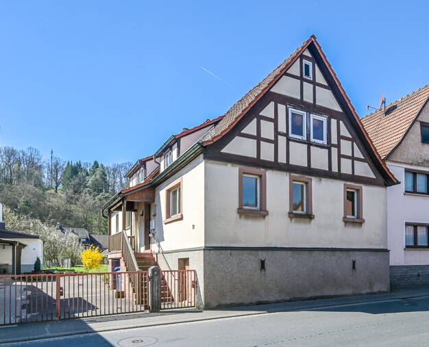 Einfamilienhaus zum Kauf 169.000 € 8 Zimmer 150 m² 990 m² Grundstück frei ab sofort Partenstein 97846