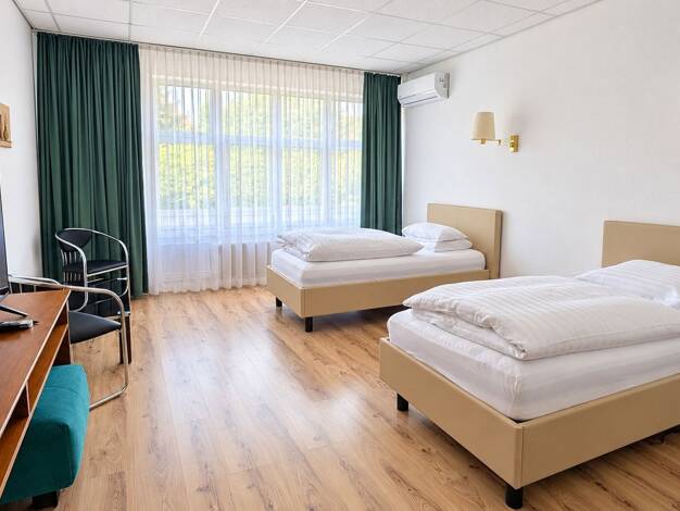 Wohnung zur Miete 590 € 3 Zimmer 114 m² 1. Geschoss frei ab sofort Steinbergstraße 3 Holzhausen Leipzig 04288