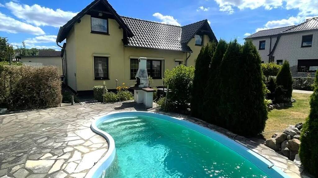 Einfamilienhaus zum Kauf 469.000 € 8 Zimmer 130 m² 944 m² Grundstück frei ab sofort Stadtzentrum Bernau 16321