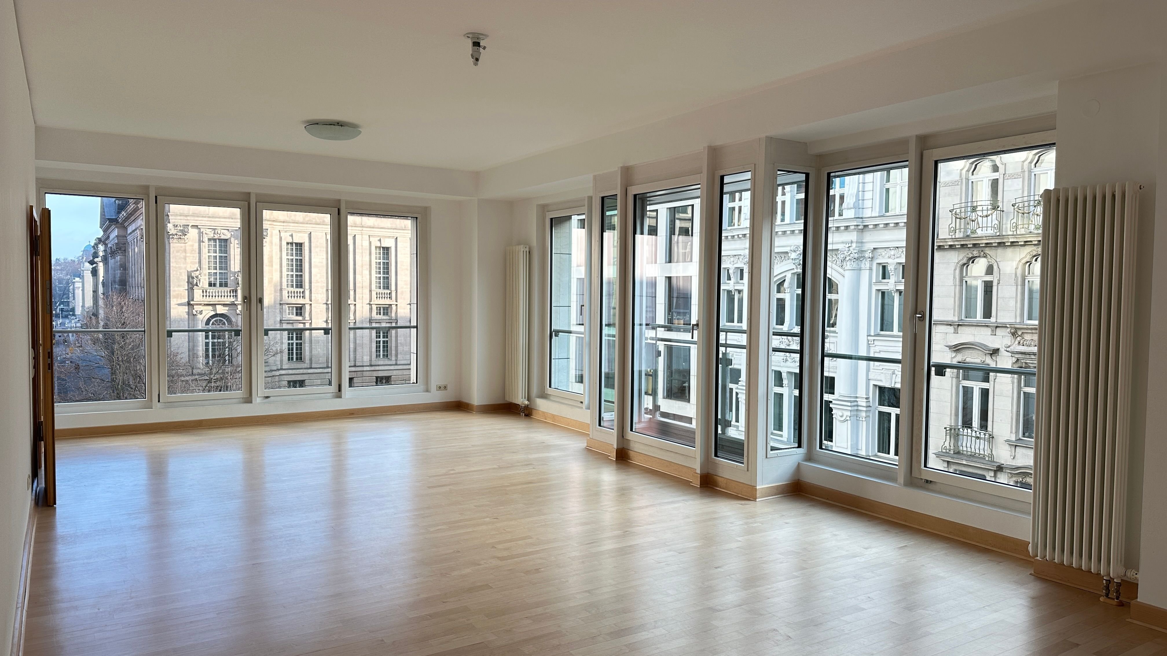 Studio zur Miete 2.370 € 3 Zimmer 142,3 m²<br/>Wohnfläche 3.<br/>Geschoss ab sofort<br/>Verfügbarkeit Dorotheenstraße 34 Mitte Berlin 10117