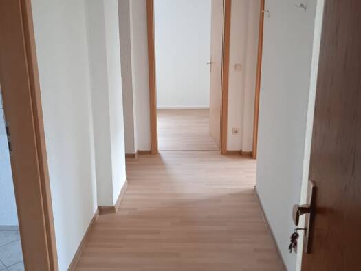 Wohnung zur Miete 400 € 4 Zimmer 70,3 m² Geschoss 1/4 frei ab sofort Flemmingen Naumburg (Saale) 06618