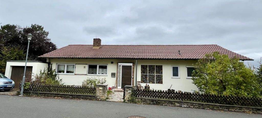 Immobilie in Weikersheim - Wohnhaus in ruhiger Lage mit Aussicht und Garten - Bild 1