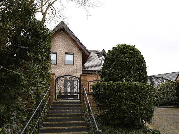 Einfamilienhaus zur Miete 1.790 € 6 Zimmer 145,5 m² 450 m² Grundstück frei ab 01.09.2025 Neuss 41466