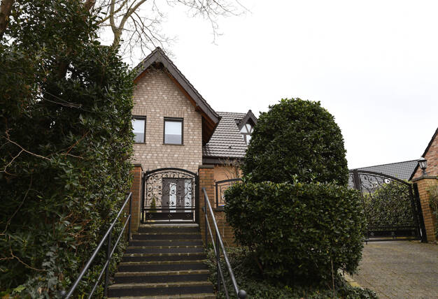 Einfamilienhaus zur Miete 1.790 € 6 Zimmer 145,5 m² 450 m² Grundstück frei ab 01.09.2025 Reuschenberg Neuss 41466