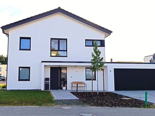 Einfamilienhaus zur Miete 2.050 € 5 Zimmer 160 m² 600 m² Grundstück frei ab sofort Herford 32051