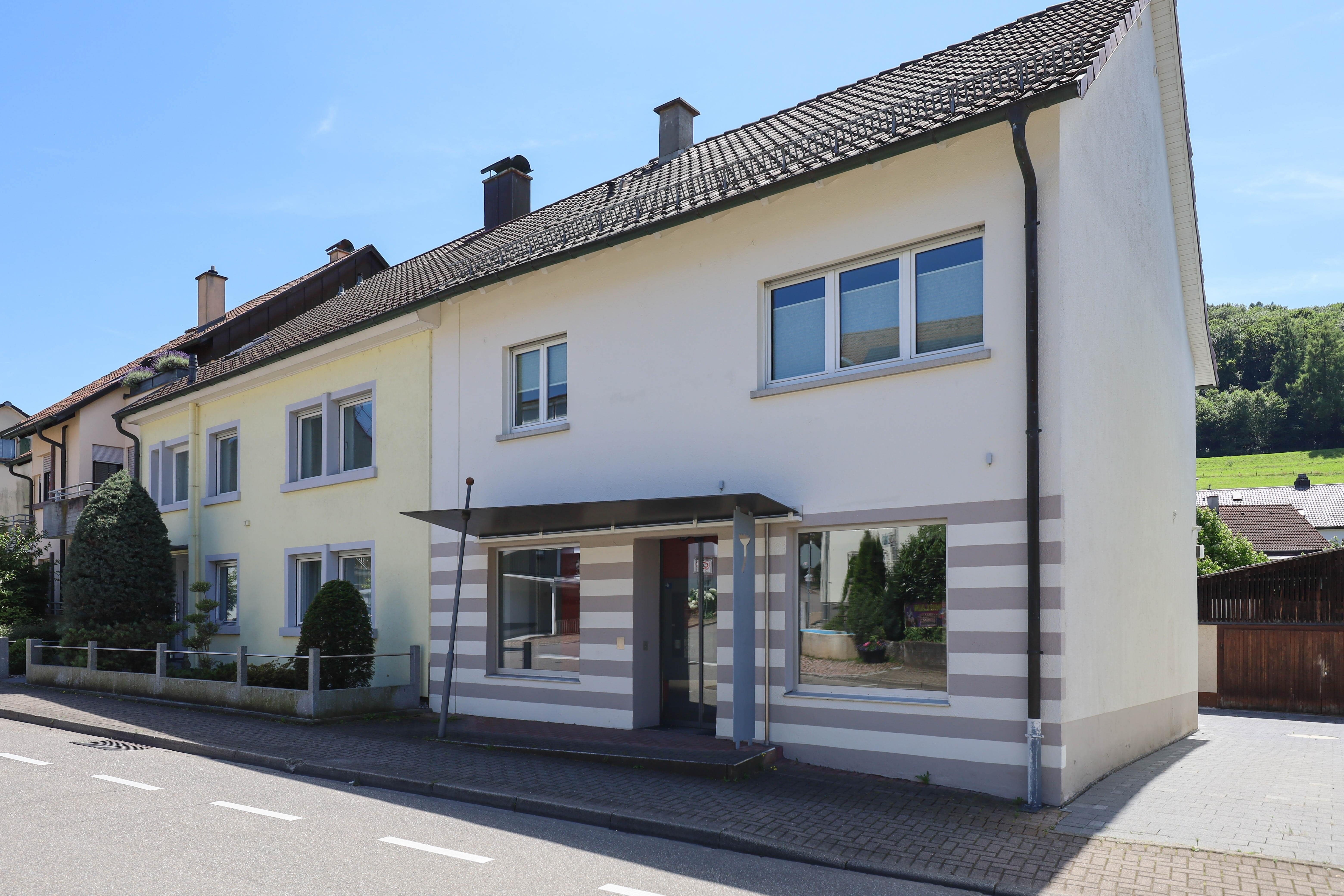 Mehrfamilienhaus zum Kauf 1.180.000 € 11 Zimmer 365,1 m²<br/>Wohnfläche 1.091 m²<br/>Grundstück Inzlingen 79594