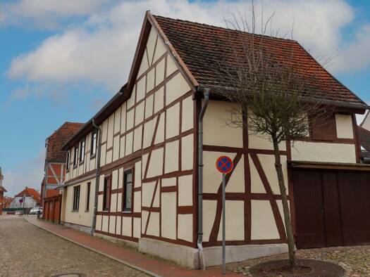 Mehrfamilienhaus zum Kauf 99.000 € 9 Zimmer 204 m² 227 m² Grundstück Neustadt-Glewe 19306